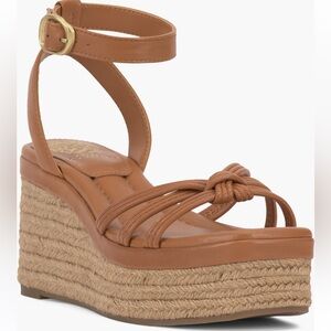 NWT Vince Camuto Tan platform Sandal size 11